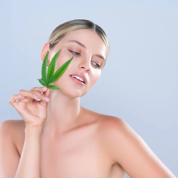 Alluring Beautiful Woman Model Portrait Holding Green Leaf Concept Cannabis — Stockfoto