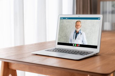 Hasta ile sanal görüşme için mod teletıp yazılım uygulaması tarafından çevrimiçi doktor görüntüsü çağrısı