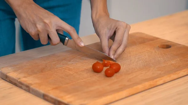 Close Hands Holding Knife Preparing Contented Meal Sliced Tomatoes Other — Stock Fotó