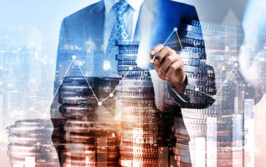 Businessman analyst working with digital finance business data graph showing technology of investment strategy for perceptive financial business decision. Digital economic analysis technology concept.