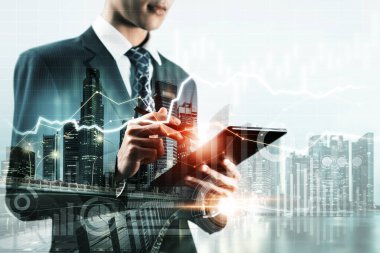 Businessman analyst working with digital finance business data graph showing technology of investment strategy for perceptive financial business decision. Digital economic analysis technology concept.