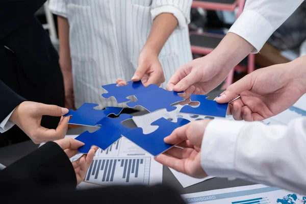 Closeup Top View Business Team Office Worker Putting Jigsaw Puzzle — Stok fotoğraf