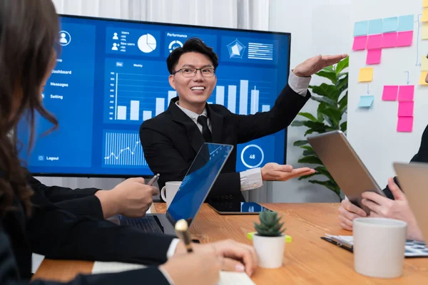 Confidence Asian Businessman Give Presentation Financial Analyzed Business Intelligence Dashboard — Stock fotografie