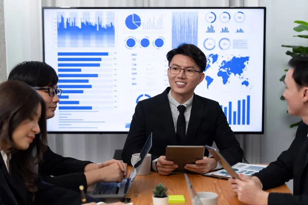 Business Team Financial Data Analysis Meeting Business Intelligence Report Paper — Stock fotografie