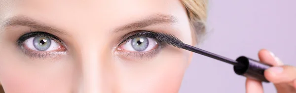 Closeup Woman Blond Hair Putting Alluring Black Mascara Brush Hand — Zdjęcie stockowe