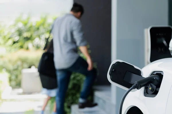 Focus Electric Car Recharging Home Charging Station Blurred Father Daughter — Foto de Stock