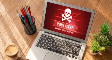 Bilgisayar ekranındaki virüs uyarısı mobil siber tehdit, hacker, bilgisayar virüsü ve kötü amaçlı yazılım tespit edildi