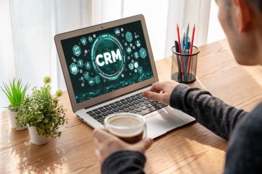 CRM işletme ve işletme için modern bilgisayarda müşteri ilişkileri yönetim sistemi