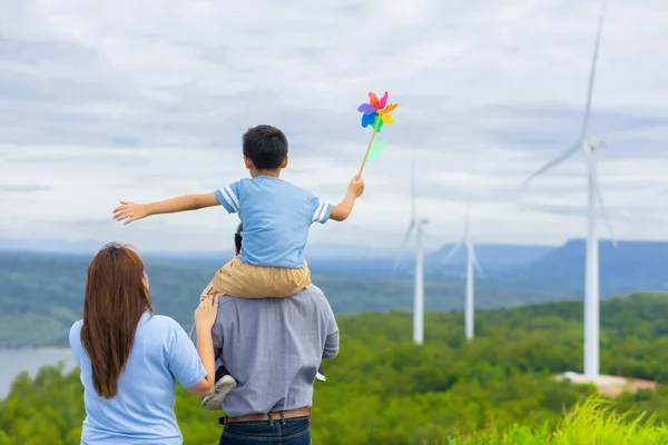 Progressive Happy Family Enjoying Time Wind Farm Green Energy Production — Stockfoto