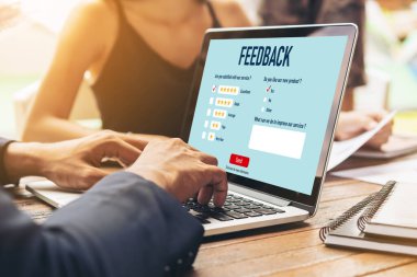 Müşteri geribildirim ve şirket işleri için mod bilgisayar yazılımı analizi