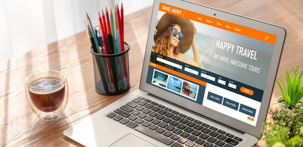 Model arama ve seyahat planlama için internet sitesi uçuş, otel ve tur rezervasyonları için anlaşma ve paket sunuyor