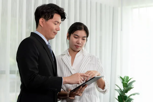 Manager Advising Guiding Younger Colleague Tablet Workplace Couple Businesspeople Formal — 图库照片