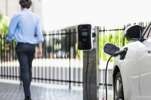 Progressive Eco Friendly Concept Focus Parking Car Public Electric Powered — 图库照片