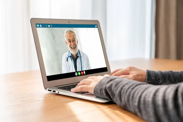 Doctor Videosamtal Online Modish Telemedicin Programvara För Virtuellt Möte Med — Stockfoto