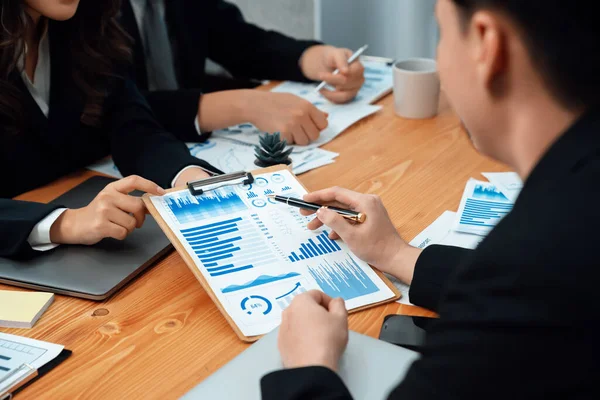 Business Team Financial Data Analysis Meeting Business Intelligence Report Paper — Φωτογραφία Αρχείου