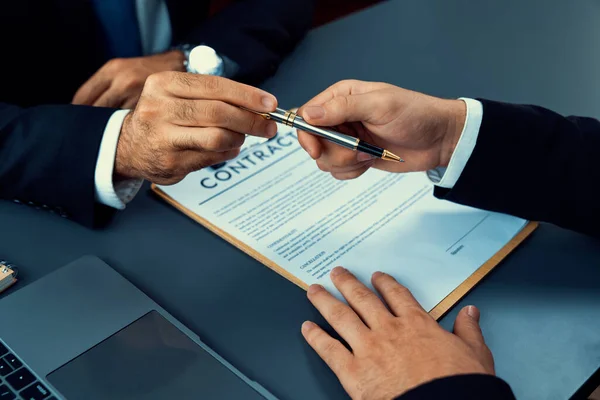 Two Businesspeople Sit Desk Business Deal Taking Place Corporate Attorney — Stock Photo, Image