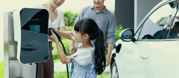 Progressive Young Parent Teach Daughter How Recharge Refuel Car Home — Photo