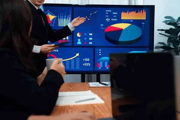 Confidence Asian Businessman Give Presentation Financial Analyzed Business Intelligence Dashboard — Photo