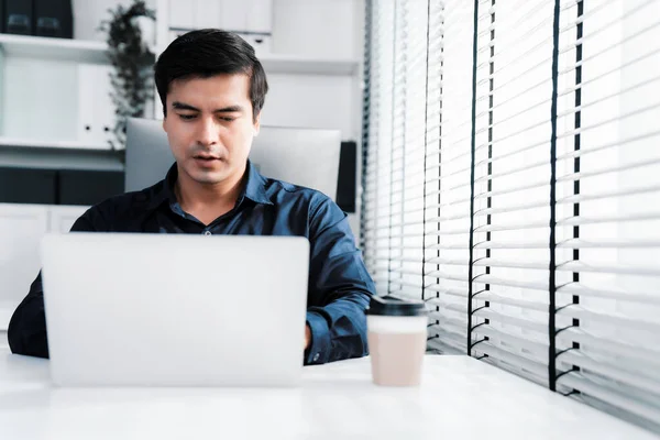 Competent Male Employee Sits His Desk Cup Coffee Modern Employee — Stockfoto