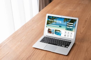 Çevrimiçi otel konaklama rezervasyon sitesi mod rezervasyon sistemi sağlar. Seyahat teknolojisi kavramı .