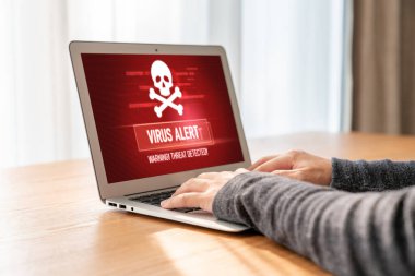 Bilgisayar ekranındaki virüs uyarısı mobil siber tehdit, hacker, bilgisayar virüsü ve kötü amaçlı yazılım tespit edildi