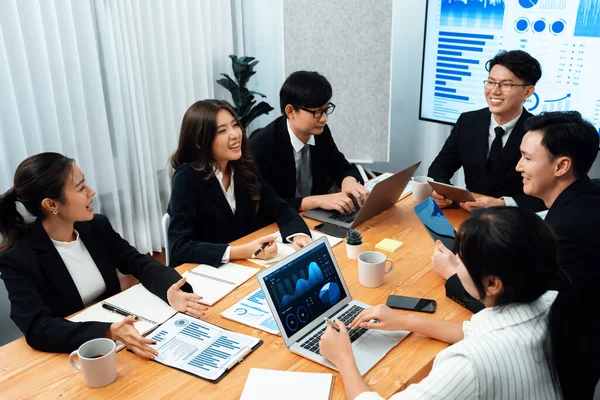 Business Team Financial Data Analysis Meeting Business Intelligence Report Paper —  Fotos de Stock