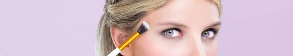 Closeup Beautiful Girl Flawless Applying Alluring Eye Shadow Makeup Eyeliner — Stock Photo, Image