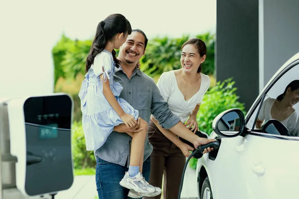 Progressive Young Parent Teach Daughter How Recharge Refuel Car Home — Photo