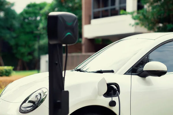 Progressive Concept Car Home Charging Station Powered Sustainable Clean Energy — 图库照片