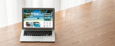 Çevrimiçi otel konaklama rezervasyon sitesi mod rezervasyon sistemi sağlar. Seyahat teknolojisi kavramı .