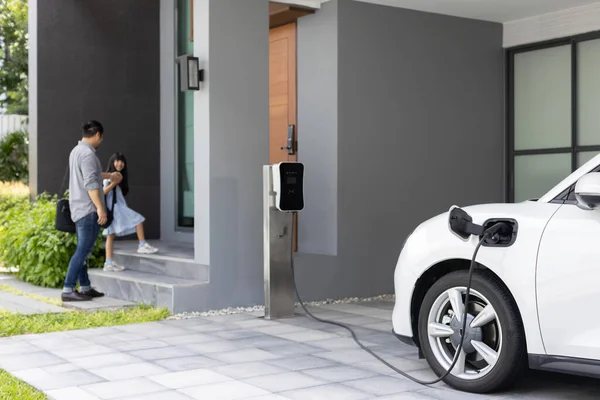Focus Progressive Electric Vehicle Recharging Home Charging Station Using Clean — Foto Stock