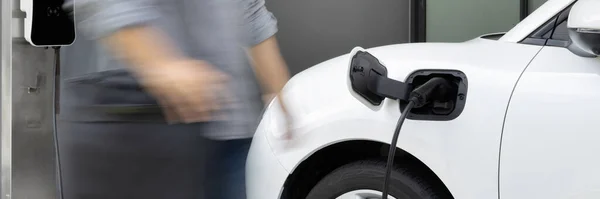Focus Electric Car Charging Home Charging Station Blurred Progressive Man — Stock fotografie