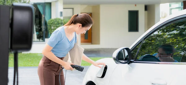 Progressive Woman Install Cable Plug Her Electric Car Home Charging — Stockfoto