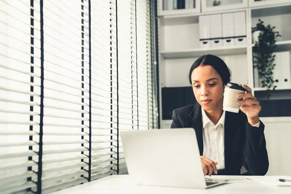 Competent Female Employee Sits Her Desk Cup Coffee Modern Employee — Foto Stock