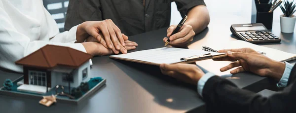 Panorama View Married Couple Signing House Loan Contract Real Estate — Stock Photo, Image