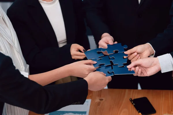Closeup Top View Business Team Office Worker Putting Jigsaw Puzzle — Fotografia de Stock