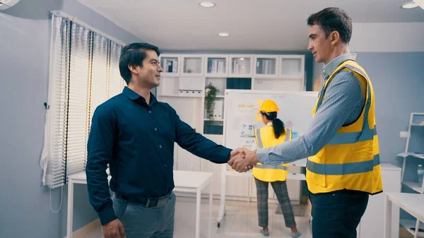 Engineer Protective Vest Handshake Investor His Office Successful Meeting Employee — Stockfoto