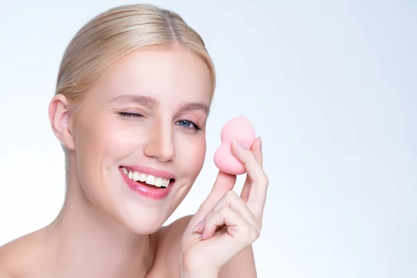 Personable Beautiful Natural Soft Makeup Woman Using Powder Puff Facial — Stock Fotó