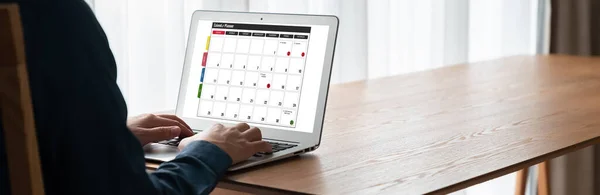 个人组织者和在线商务时程表规划的计算机软件应用日历 — 图库照片