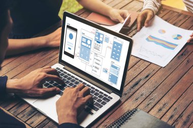 Model mobil uygulama ve web sitesi için UX UI tasarım süreci. Profesyonel uygulama geliştiricisi için kablo grafiğinin yaratıcı prototipi .