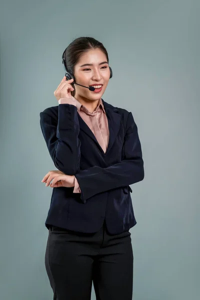Opérateur Attrayant Centre Appels Asiatique Féminin Avec Sourire Heureux Visage — Photo