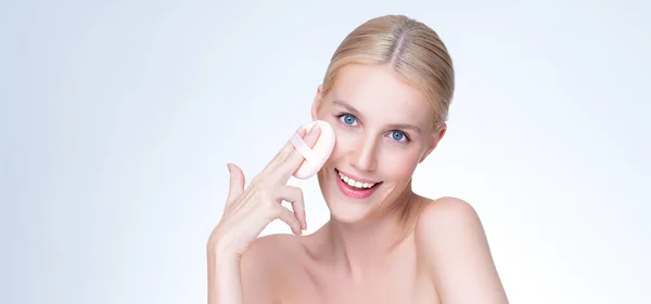 Personable Beautiful Natural Soft Makeup Woman Using Powder Puff Facial — Foto de Stock