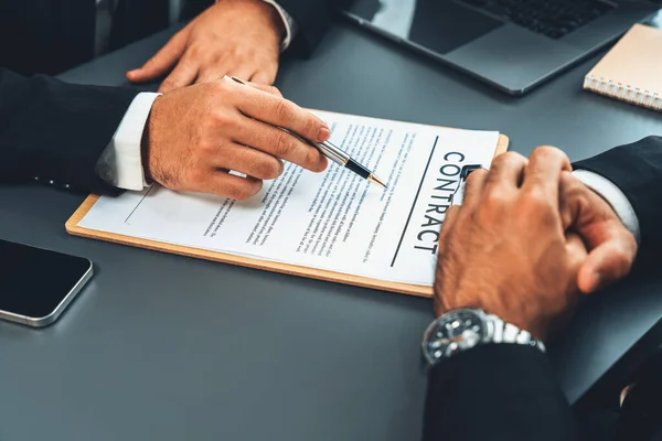 Primer Plano Firma Mano Documento Contrato Con Pluma Sellado Acuerdo — Foto de Stock