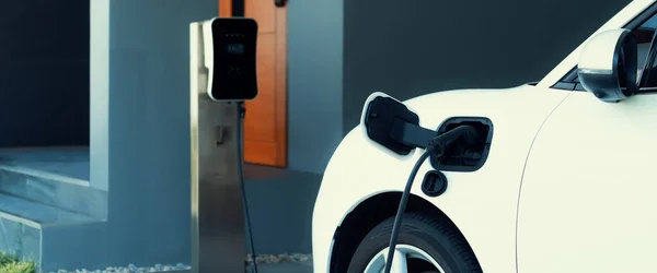 Progressive Concept Car Home Charging Station Powered Sustainable Clean Energy — Fotografia de Stock