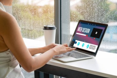 Web sitesi tasarım yazılımı çevrimiçi perakende ticaret ve e-ticaret için model şablonu sağlar