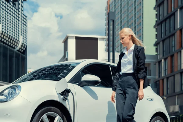 Progressive Businesswoman Wearing Suit Electric Car Recharging Public Parking Car — Fotografia de Stock