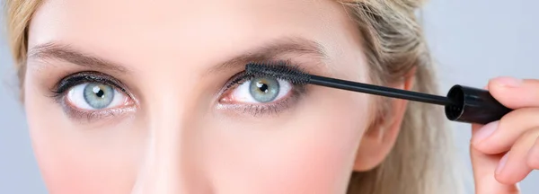 Closeup Woman Blond Hair Putting Alluring Black Mascara Brush Hand — Zdjęcie stockowe