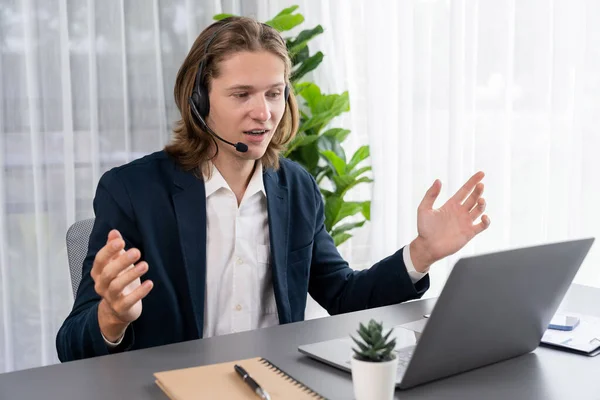 Male Customer Service Operator Telesales Agent Sitting Desk Office Wearing — Stock Photo, Image