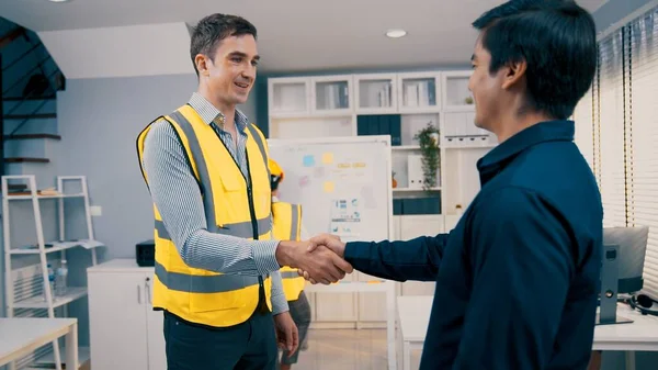Engineer Protective Vest Handshake Investor His Office Successful Meeting Employee — Fotografia de Stock