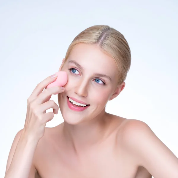 Personable Beautiful Natural Soft Makeup Woman Using Powder Puff Facial — Photo